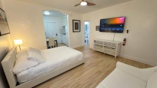 Cozy 1BR Beach Retreat Walk to Miami Beach - 4