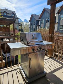 Spacious, Pet Friendly, Townhouse Hot Tub Perfect for Families! - 1