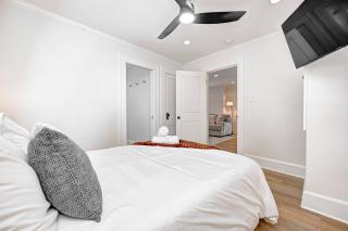 Modern 2BR/2BA Home | Quiet Retreat Near Downtown - 8