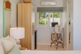 Pelican Beach House by Bocobay Seafront LUX 4BD - 6