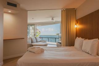 La Promenade Absolute Waterfront Apartments - 9