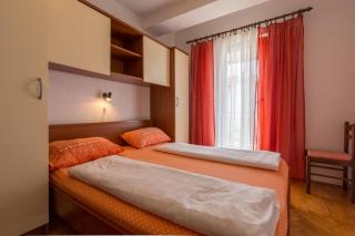 Apartments with parking space Porec - 7137 - 2