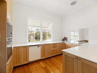 3BR Queenslander Retreat at Ipswich Riverlink - 1