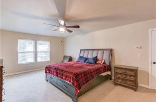 Comfortable House in Quiet Lake Neighborhood - 1