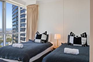 Designer feels at Chevron High floor with Ocean Views - 6