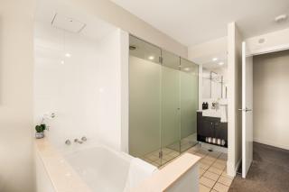 Riverside city living - Walk to Suncorp Stadium - 4