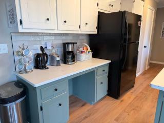 5 BR lakefront home with swim dock bunk room High Speed WiFi - 1