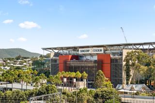 Riverside city living - Walk to Suncorp Stadium - 9
