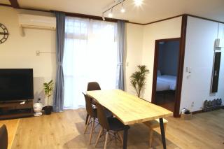 那覇空港20分 高速道路7分 イオンタウン徒歩10分 便利な貸切宿最大6名 - 9