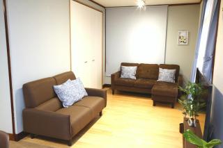 那覇空港20分 高速道路7分 イオンタウン徒歩10分 便利な貸切宿最大6名 - 8
