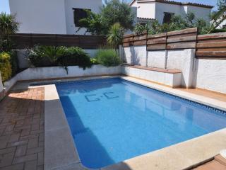 Casa Encantadora con Piscina Privada en Riells, Ideal para Familias y Amigos - HISP-7-1 - 8
