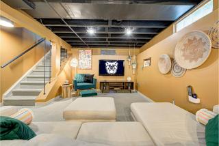 Broad Ripple Getaway, Hot Tub, King Bed, Walk to Shops, Bike the Monon - 1