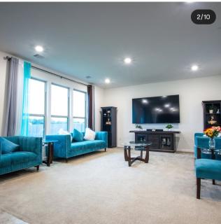 Spacious 4 bedrooms - 8