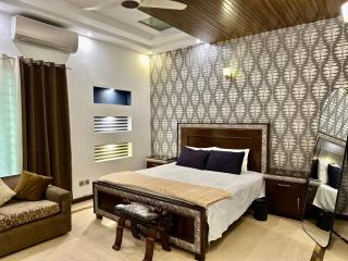 Spacious, Furnished Entire House 4-Bedrooms in DHA - 8