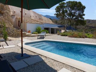 Private Cave Retreat With Pool Near Alicante - 0