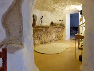 Private Cave Retreat With Pool Near Alicante - 3