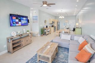 Like New Killer Patio Stunner close to Beach - 9