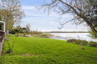 Luxury Lakeside Retreat - 6