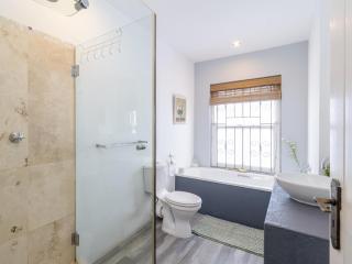 Beach House on 5th Hermanus - 2