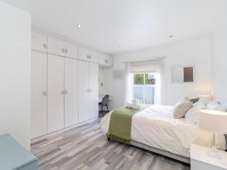 Beach House on 5th Hermanus - 3