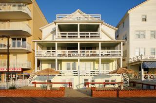 Majestic Hotel & Apartments - Ocean City - 8