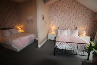 Cornerhouse Apartments 3 Sleeps 7 - Llandudno - 8