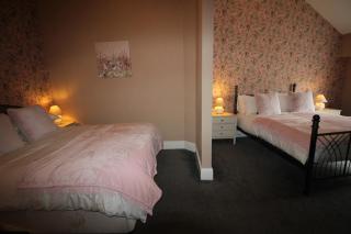 Cornerhouse Apartments 3 Sleeps 7 - Llandudno - 2