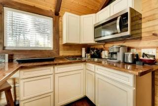 Chic Cabin Stay with Loft, Pool Access & Outdoor Fire Pit in Branson, Missouri - 5