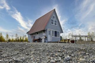 Family Adventure Cabin With Lake View, Barn Animals, canoe Rentals and Trails in Houston, Alaska - 0
