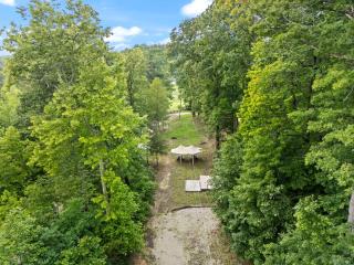 Nature-Forward Glamping Resort with Forest Paths and Meadow Hangouts in Stanton, Kentucky - 4