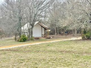 Peaceful Glamping Tent with Fire Pit & BBQ Grill Near Lake Texoma, Denison, Texas - 0