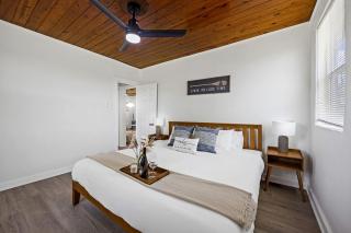 Modern Rustic Cabin Retreat with Panoramic Lake Views in Madill, Oklahoma - 8