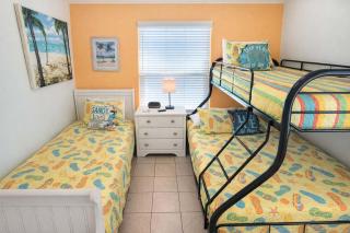 Fresh Like New Patio to Pool Walk to Beach - 6