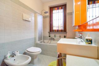 Spacious Accommodation in Lainate - 2 Large Bedrooms for 4 - 4