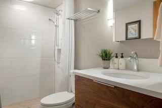 West End Winner - Hot Tub, Parking, Open Kitchen & Living Space condo - 6