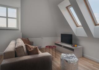 ProperUNIT Bright Apartment in Old Town with AC - 3