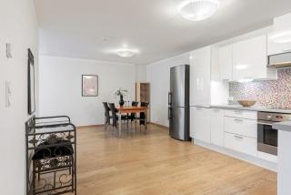 Vaulen Beach Apartment, Private Entrance and Parking - 7