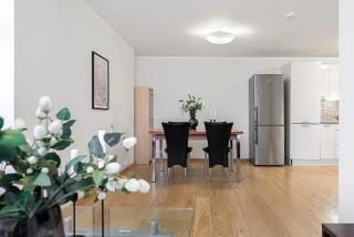Vaulen Beach Apartment, Private Entrance and Parking - 8