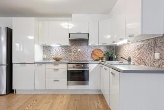 Vaulen Beach Apartment, Private Entrance and Parking - 1