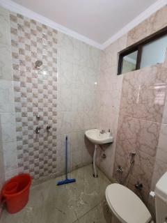 SPACIOUS HOUSE NEAR MEDANTA SEC 38 Hairsh Home Stay - 6