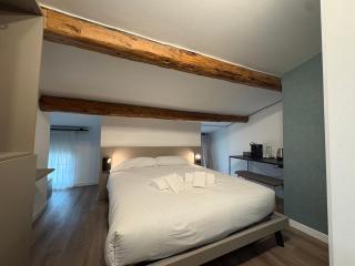 Cozy Apartments and Rooms - 8