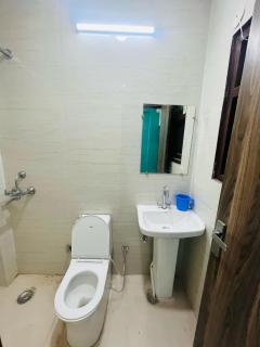 Hotel Anmol Square - Near Garden Of Five Senses - 6
