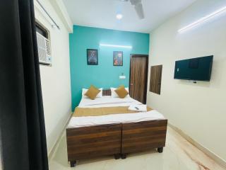 Hotel Anmol Square - Near Garden Of Five Senses - 4