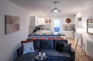 Prime Location City Centre 3BR House with Garden and Private Parking - 8