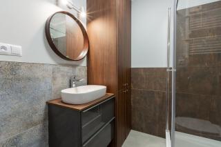 Quiet Old Town Apartment by University Square - 4