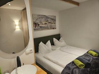 No1 - Flo's Rooms & Breakfast - 7