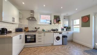 Mather Road 5 Bedroom 5 En-Suite Contractor House in Oxton by Rework Accommodation - 2