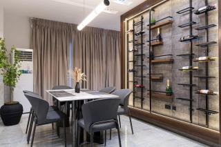 Luxury 4BR Smart Home Pool Gym PS5 Bar - 1