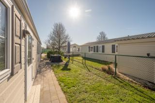 Charming Coastal Holiday Home - 5