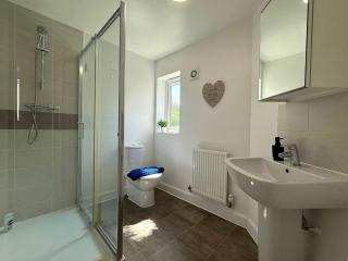 Spacious 4-Bed Home in Marylebone, Wi-Fi, Parking & Extended Stays - 6